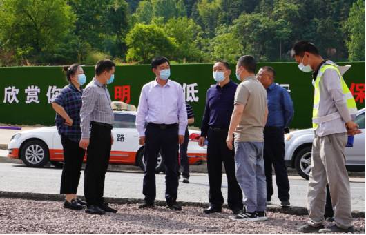六安市公路管理處黨委書(shū)記、主任楊廣來(lái)一行蒞臨指導(dǎo)我司項(xiàng)目